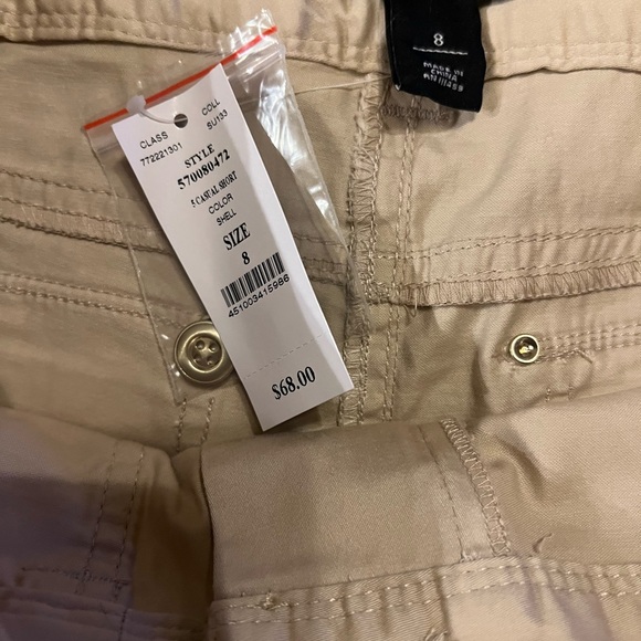 Women's White House Black Market Cargo Shorts Size 8 - Picture 3 of 3